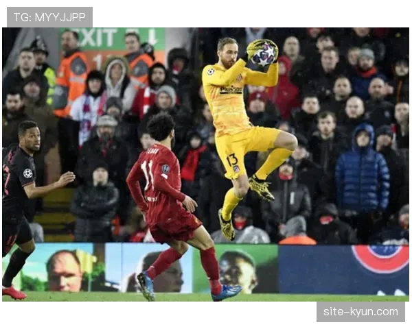 特写镜头：马竞门将奥布拉克高接抵挡，单场完成8次扑救。